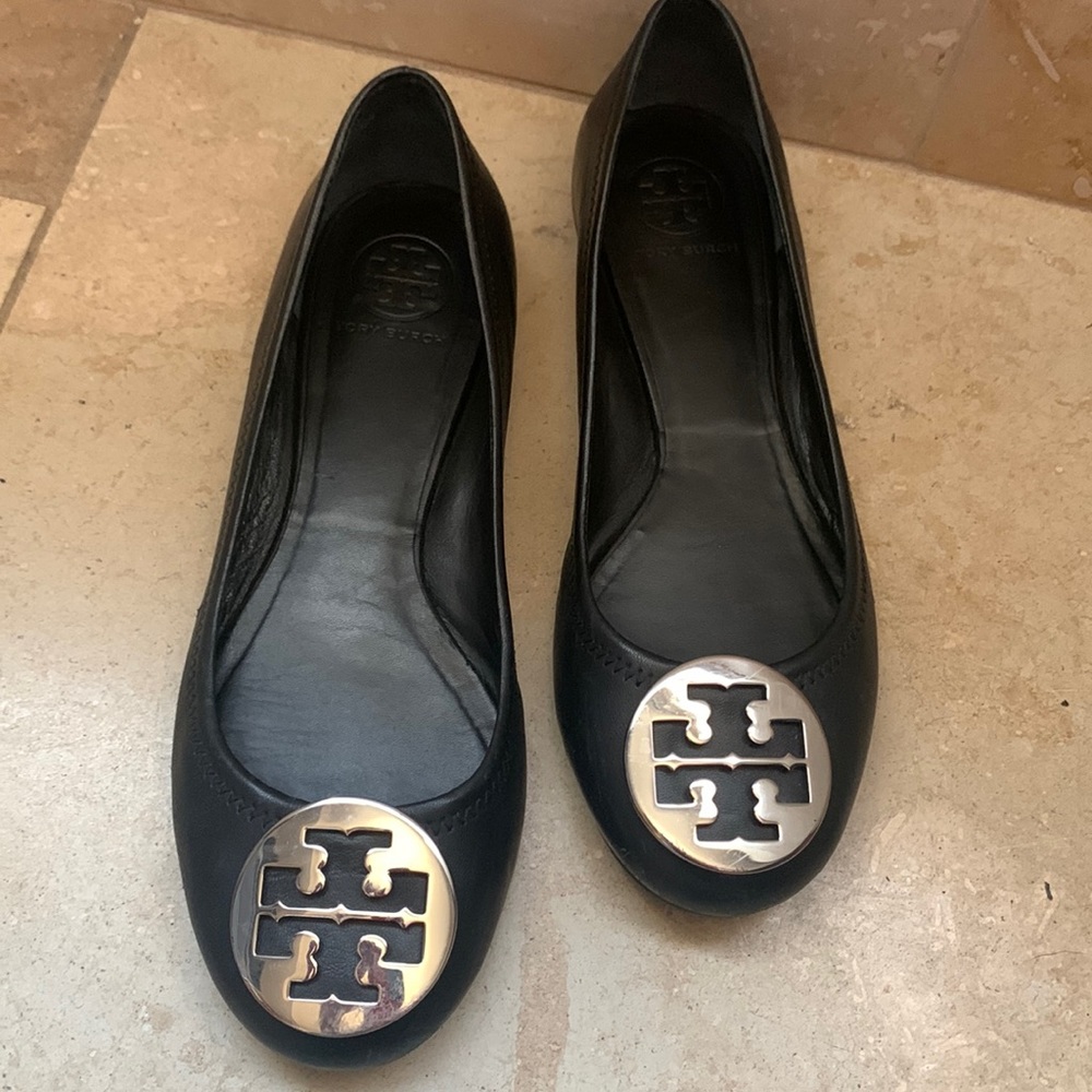 Tory Burch black leather flats size 8.5 gently used